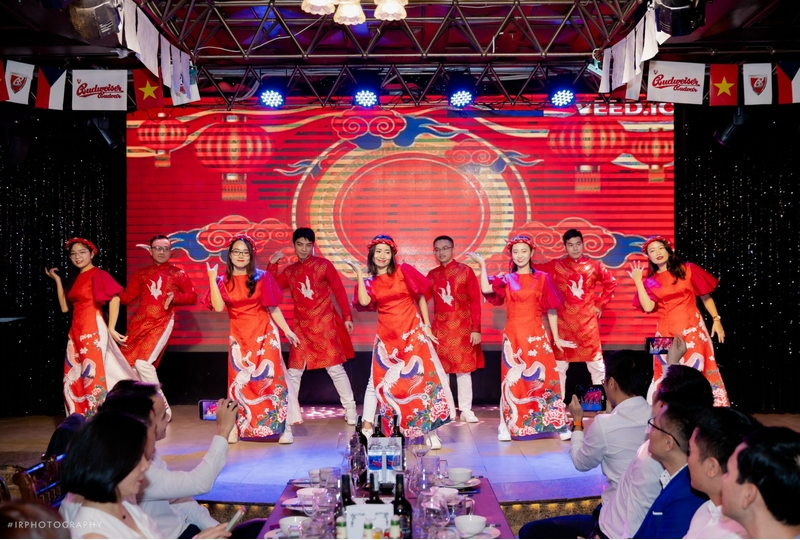 Nhà hàng tổ chức tiệc tất niên Hà Nội sang trọng ấm cúng Hầm De Paris