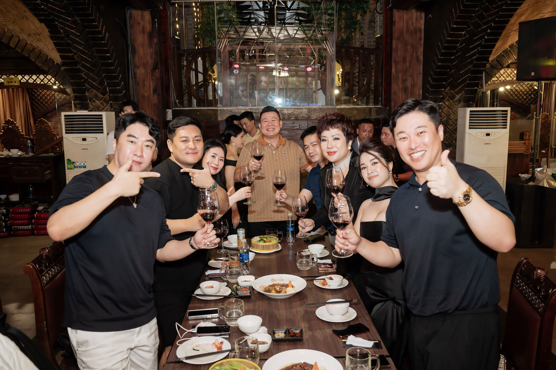 Nhà Hàng Hầm De Paris 