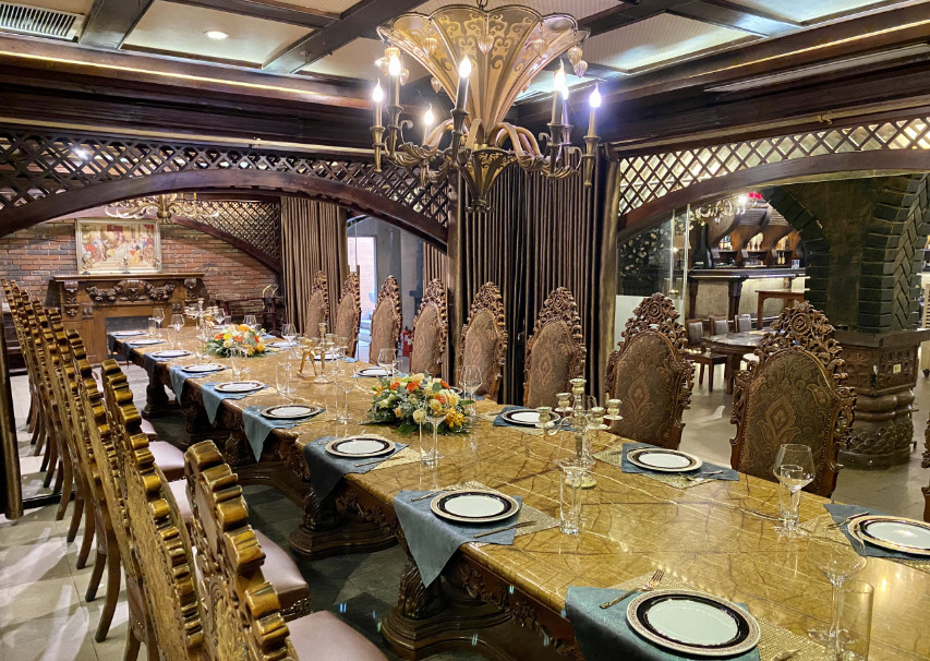 nhà hàng tiếp khách sang trọng ở hà nội