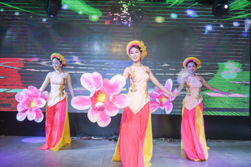 nhà hàng liên hoan công ty