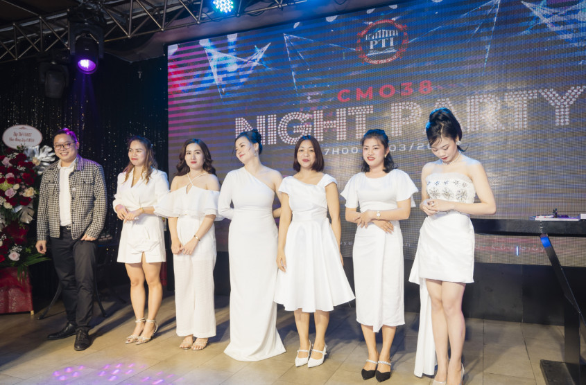 nhà hàng liên hoan công ty