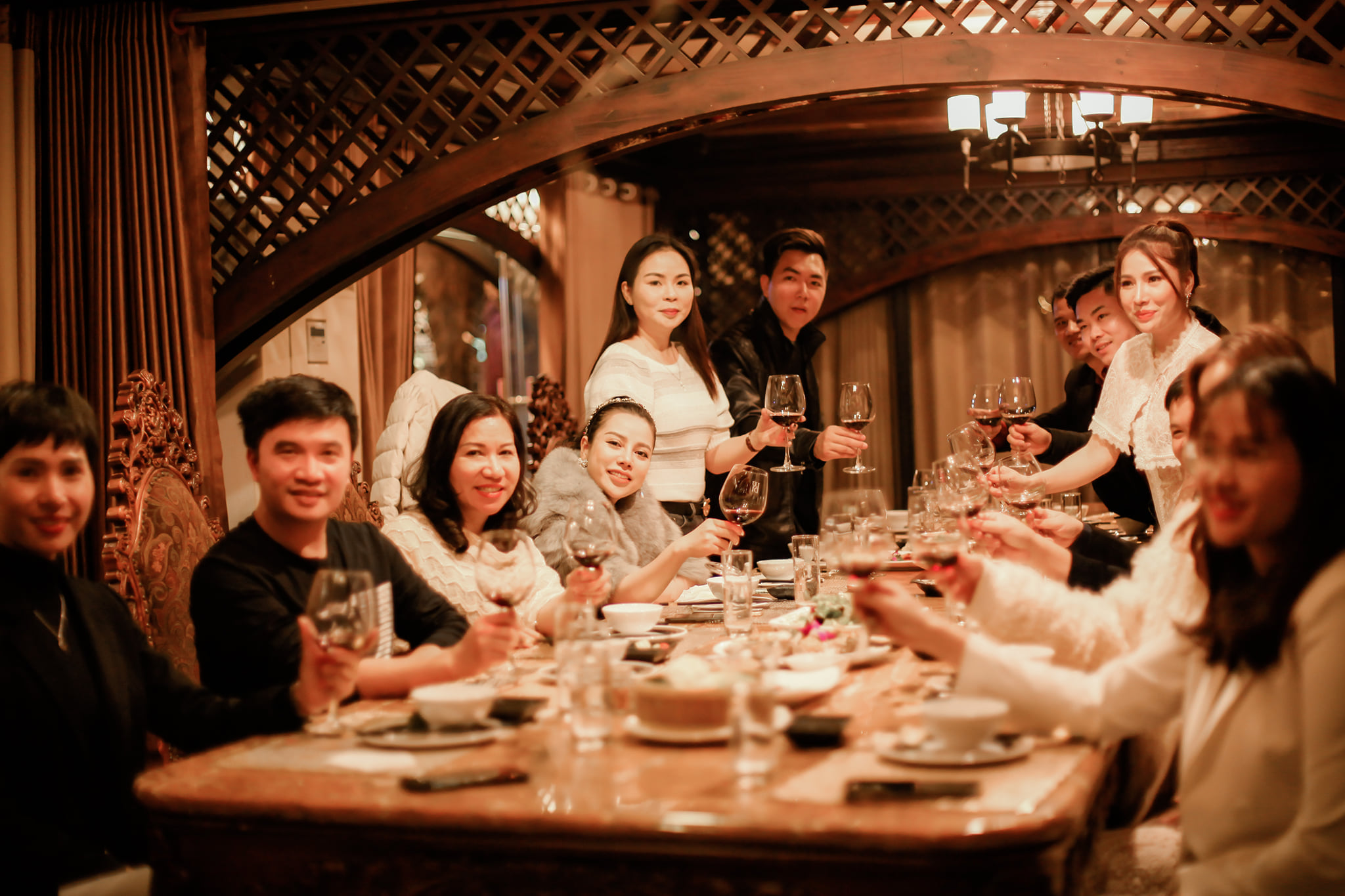 nhà hàng tổ chức tiệc họp lớp