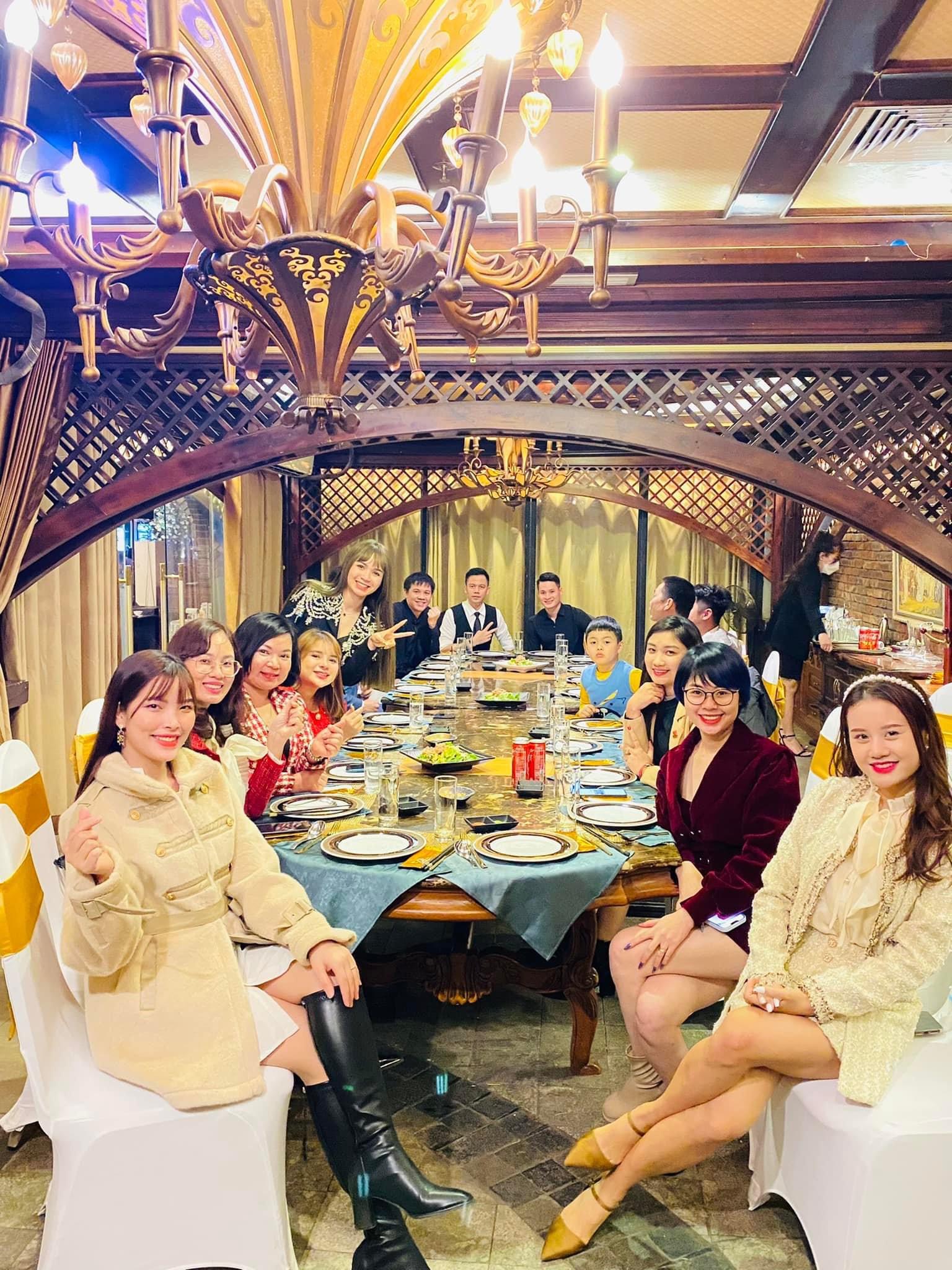 nhà hàng tổ chức tiệc tất niên hà nội