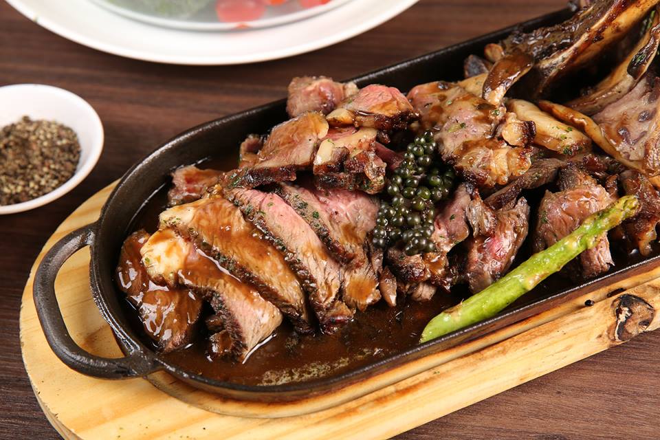 nhà hàng tổ chức tiệc tất niên hà nội