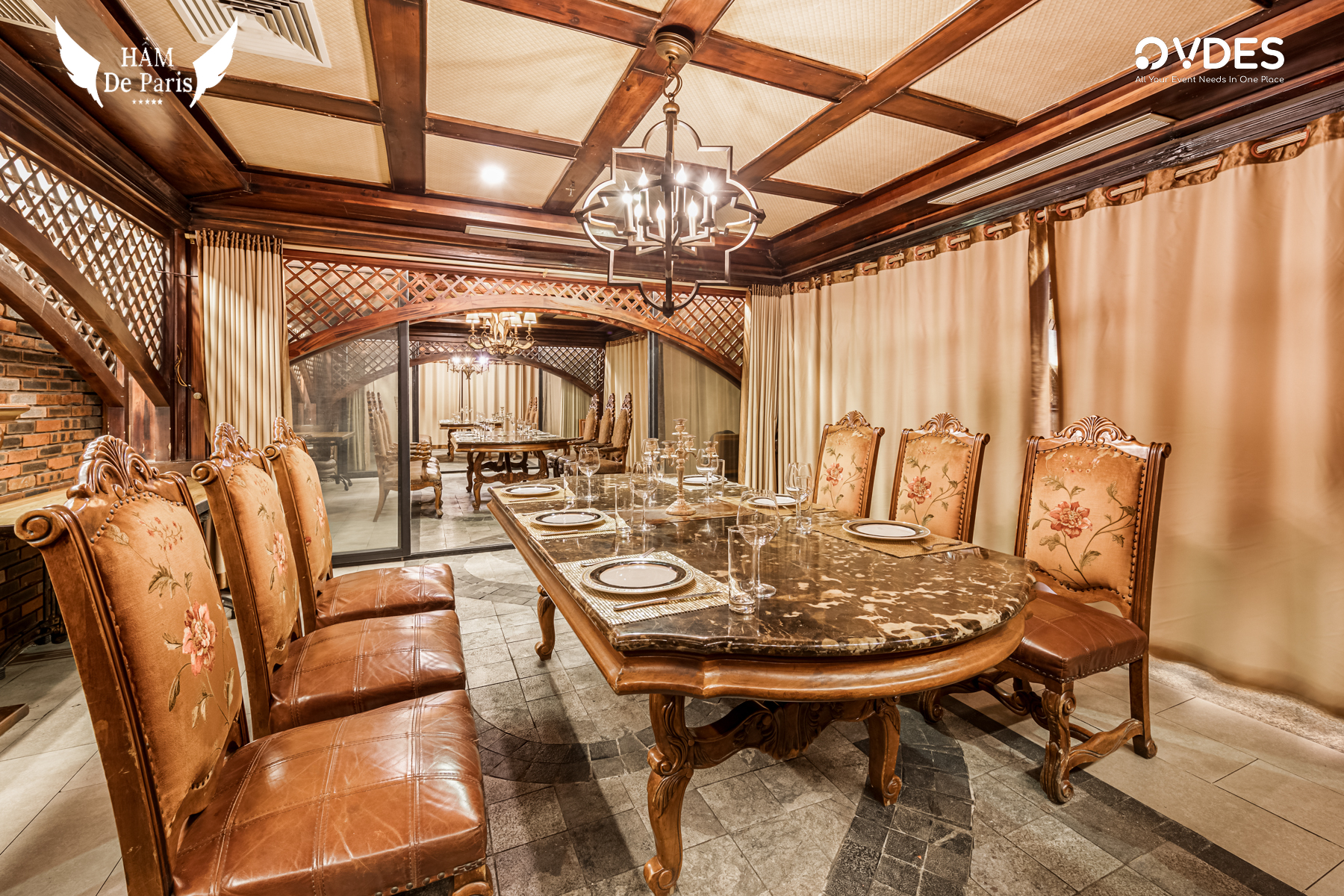 không gian nhà hàng sang trọng